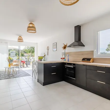 Holiday home Les Tonnelles - Maison Proche - Grand Jardin Saint-Jean-de-Monts