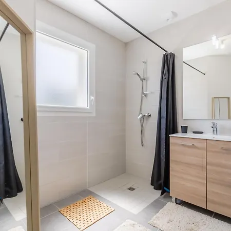 Holiday home Les Tonnelles - Maison Proche - Grand Jardin *